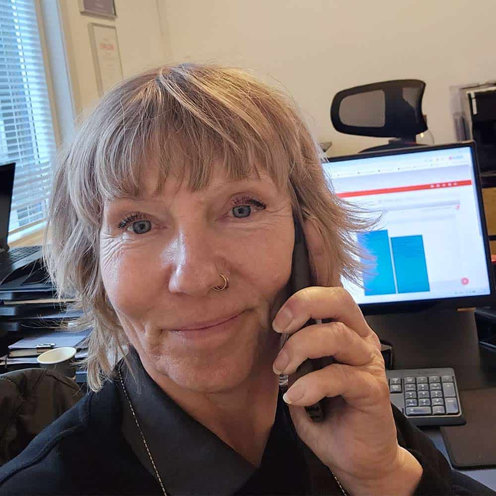 Ingrid, kontoret hos Autohuset Helsingør